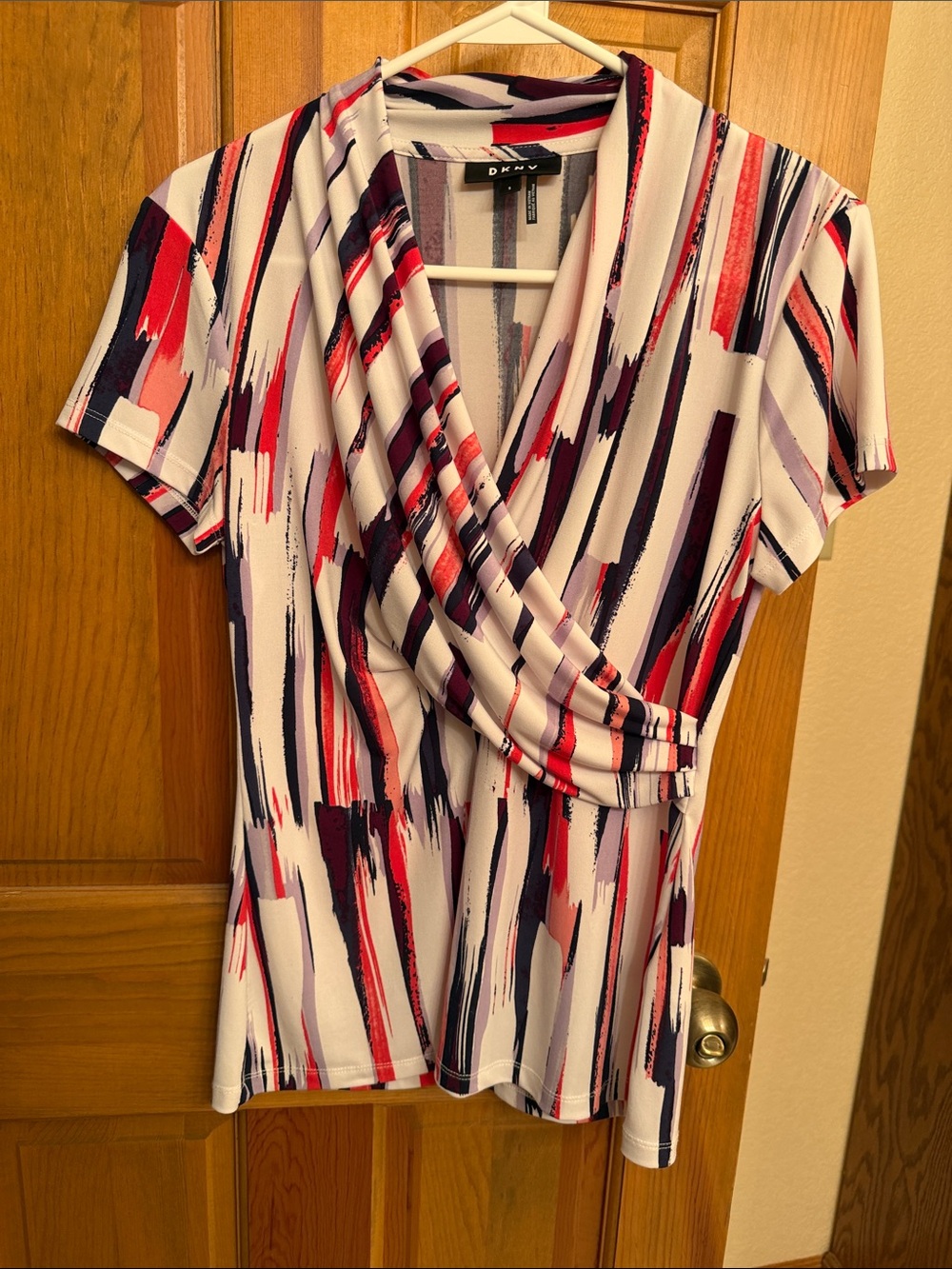 5/15$. DKNY White Red Navy Brushstroke Faux-Wrap Top